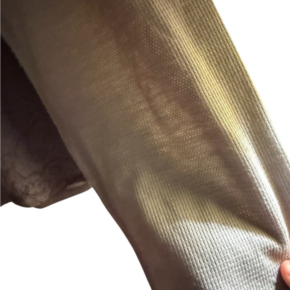 Appropriate Behavior Silver Baroque Scroll Print Long Sleeve Top – Size 1X - Picture 6 of 11